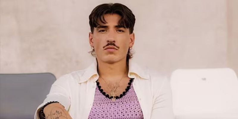 Cuộc sống ngoài lề sân cỏ của Héctor Bellerín